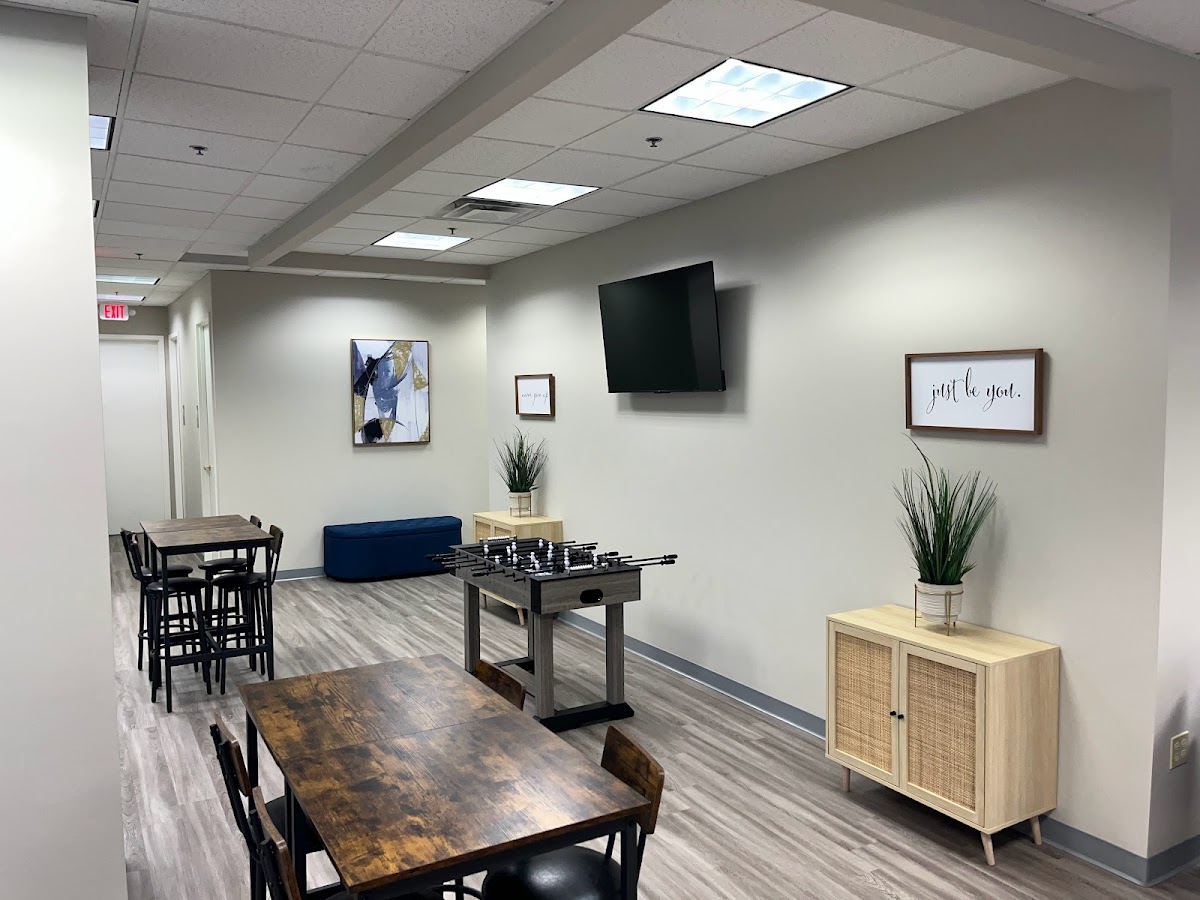 Refresh Recovery & Wellness | Luxury Addiction Treatment and Drug and Alcohol Rehab in MA | Detox Placement in MA - Photo 2