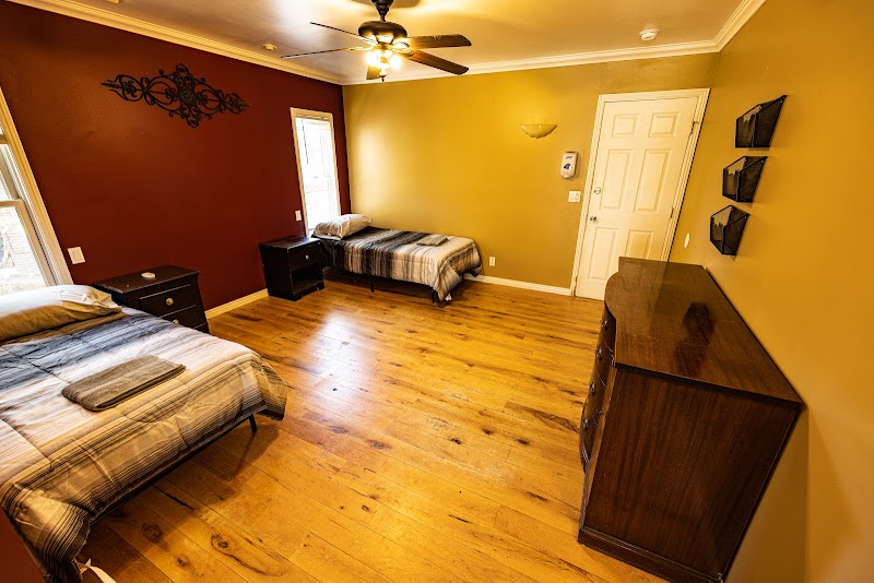 Sophrosyne Sober Living - Photo 2