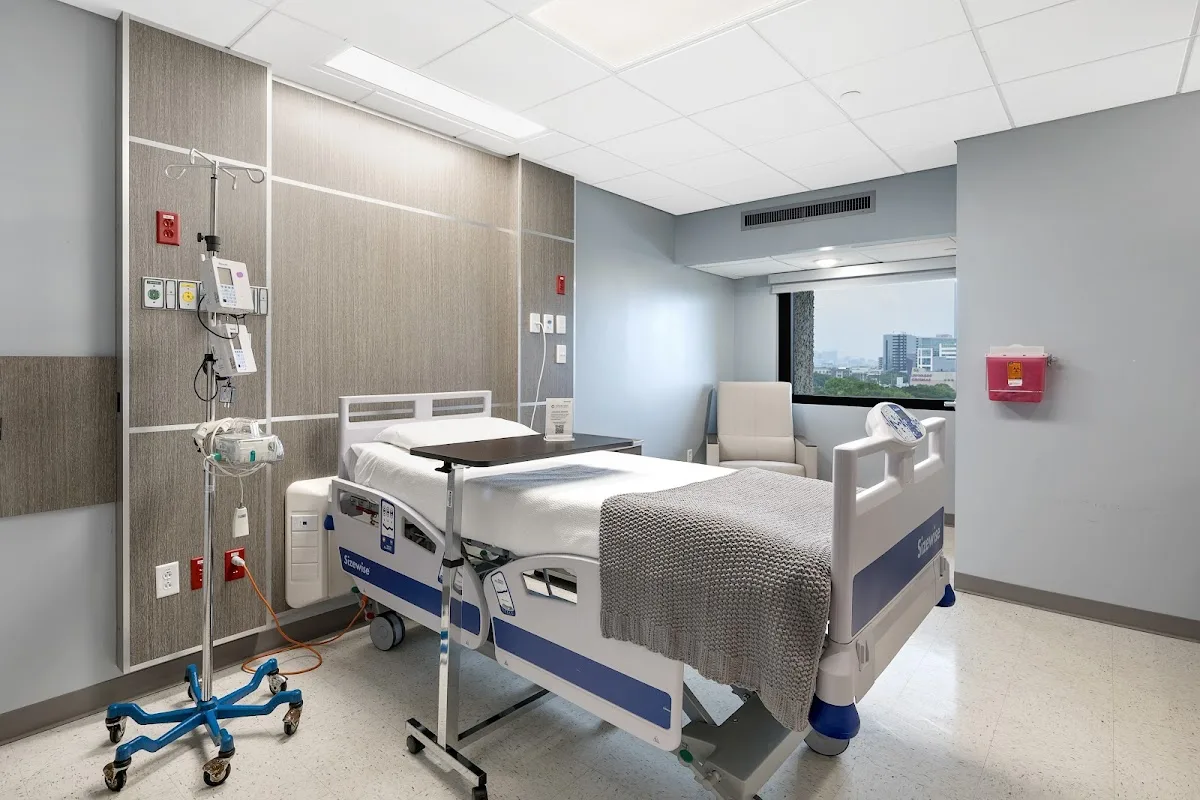River Oaks Hospital & Clinics