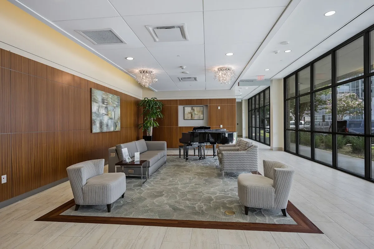 River Oaks Hospital & Clinics