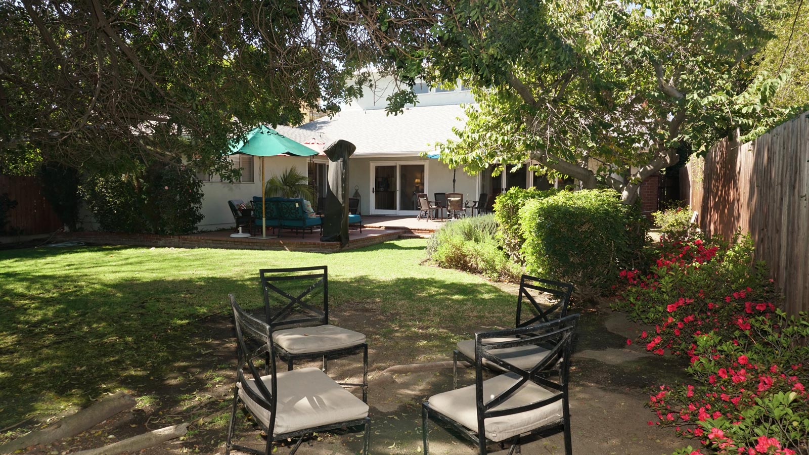 Friendly House LA - Photo 1