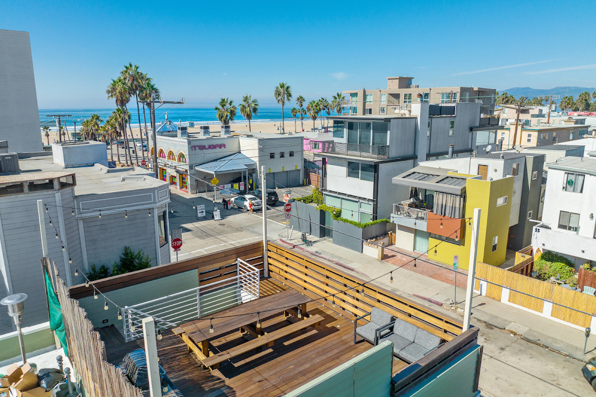 Little Beach House - Photo 3